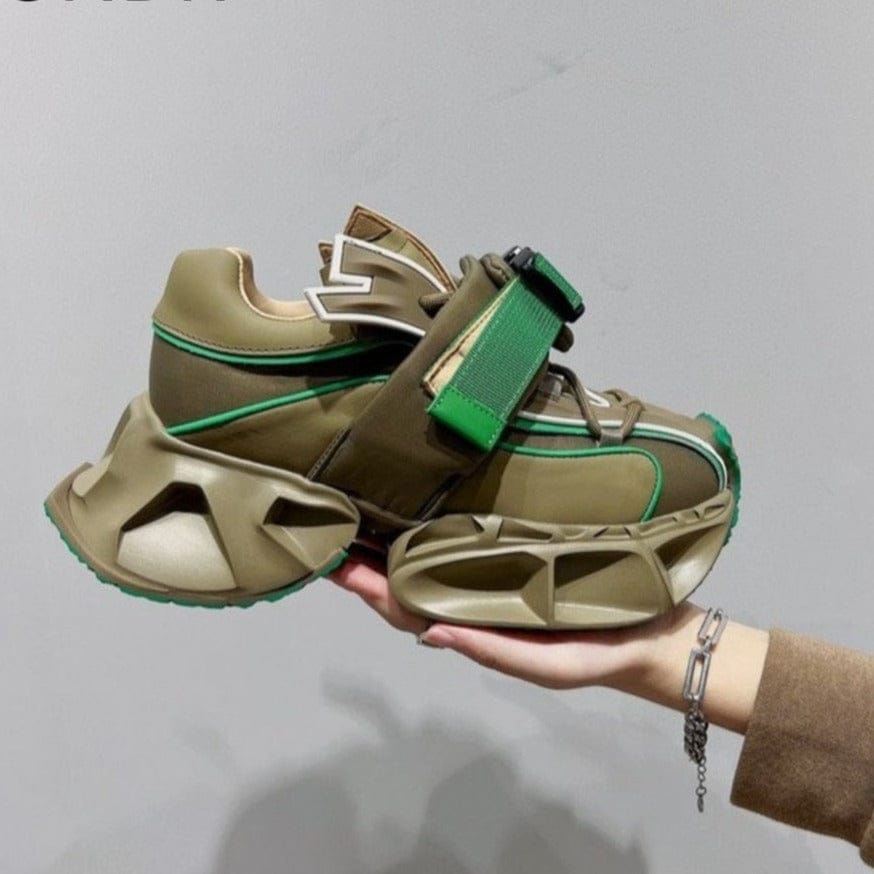 Zapatillas con plataforma y hebilla