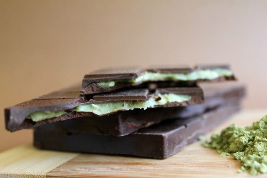 Bittersweet dark chocolate filled with earthly and lingeringly sweet matcha creamy ganache will satisfy your chocolate indulgence