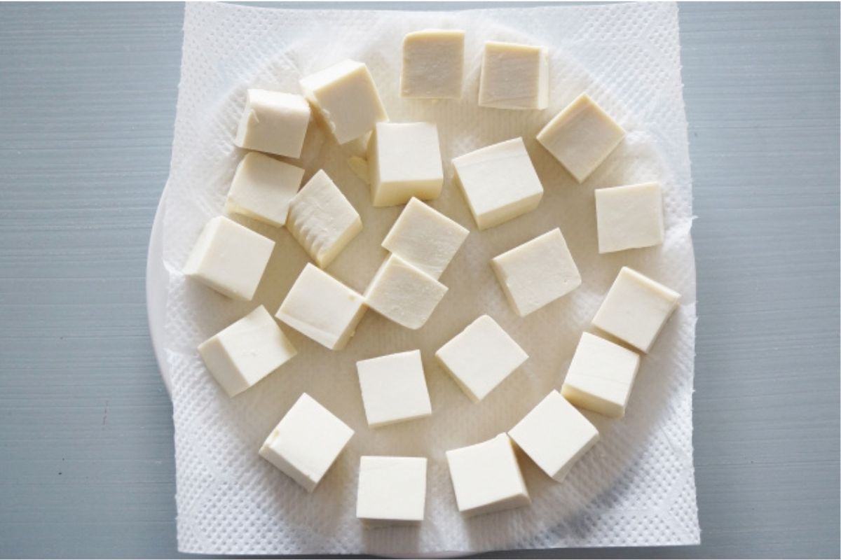 離乳食での豆腐の形状と目安量を説明している