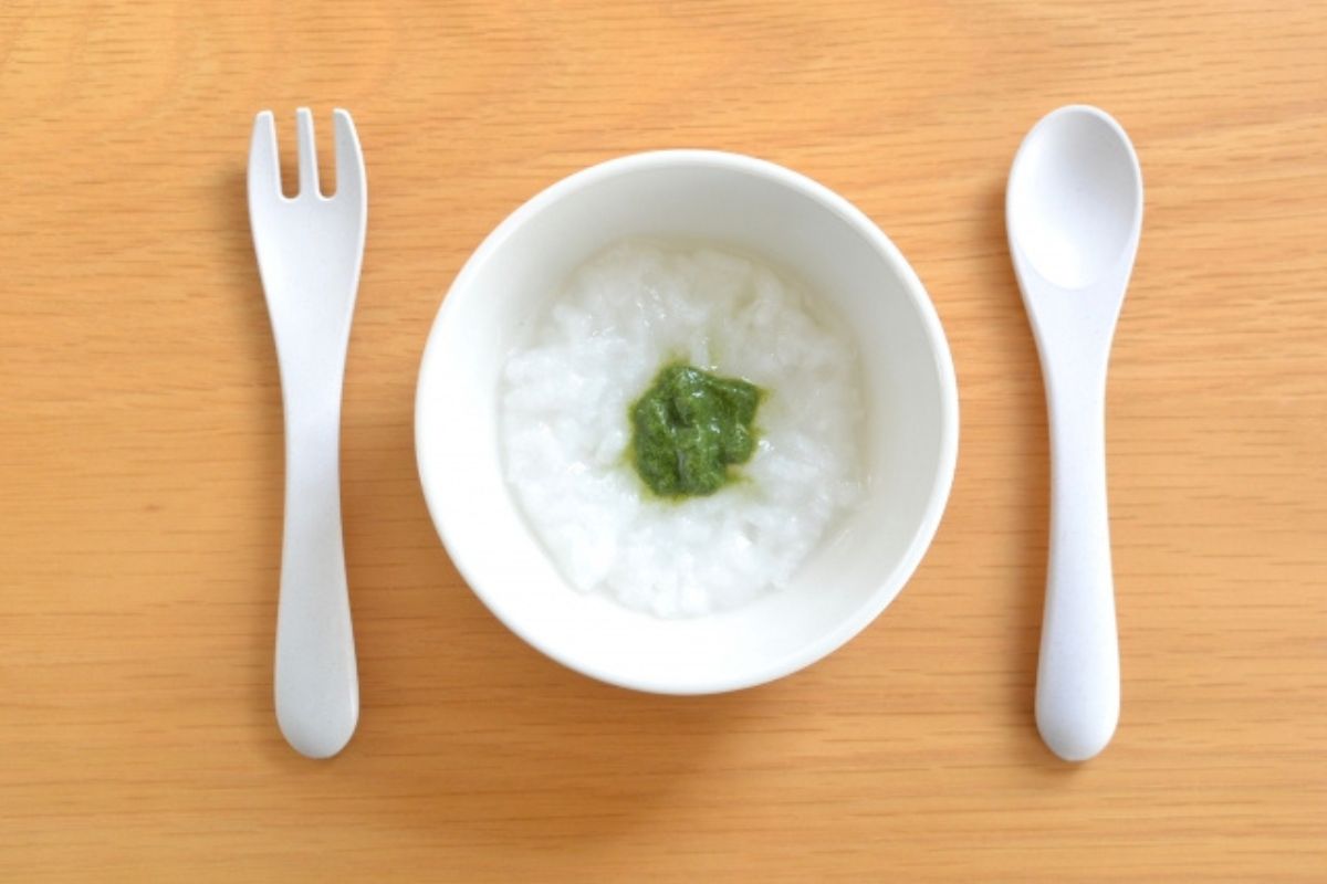 小松菜を使った離乳食レシピ３選を紹介している