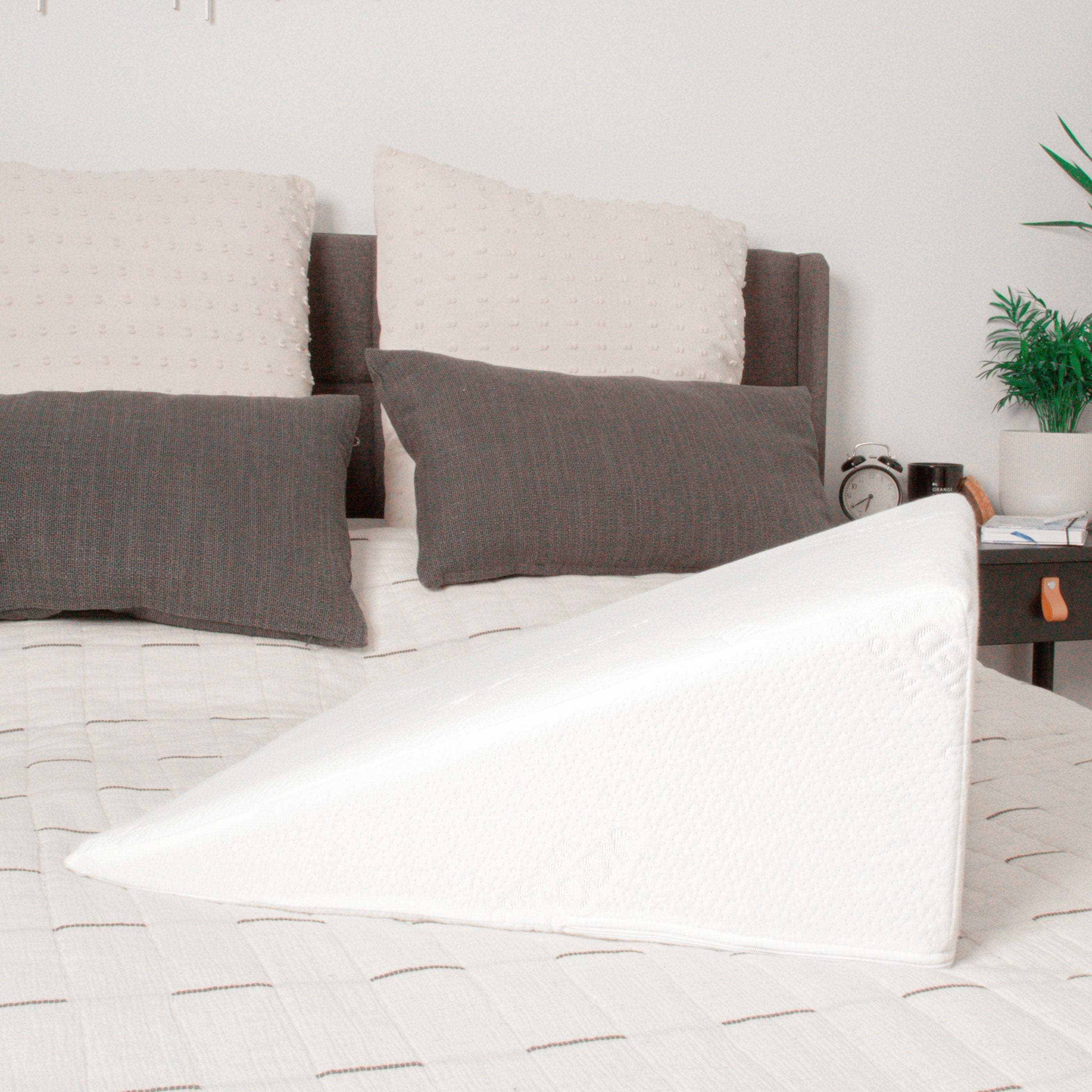 How To Sleep On Your Side With A Wedge Pillow – Hibermate