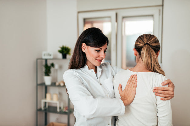 A doctor adjusting a woman’s back