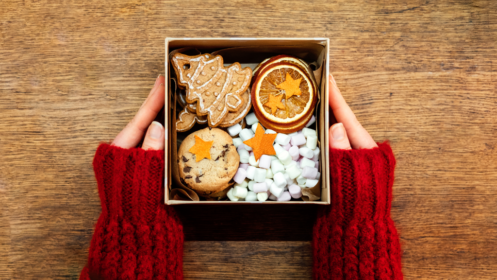 DIY gift box with cookies and marshmallows