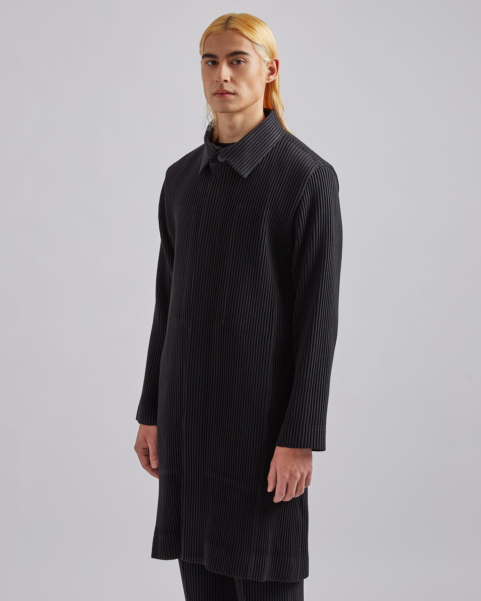 Homme Plissé Issey Miyake Pleated Basic Trenchcoat in Black