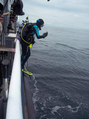 Diver using sonar depth finder