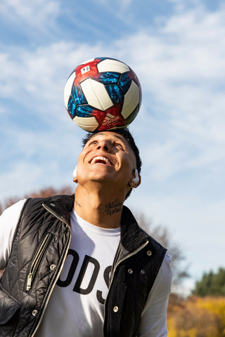 Raul Ruidiaz balancing soccer ball on his head