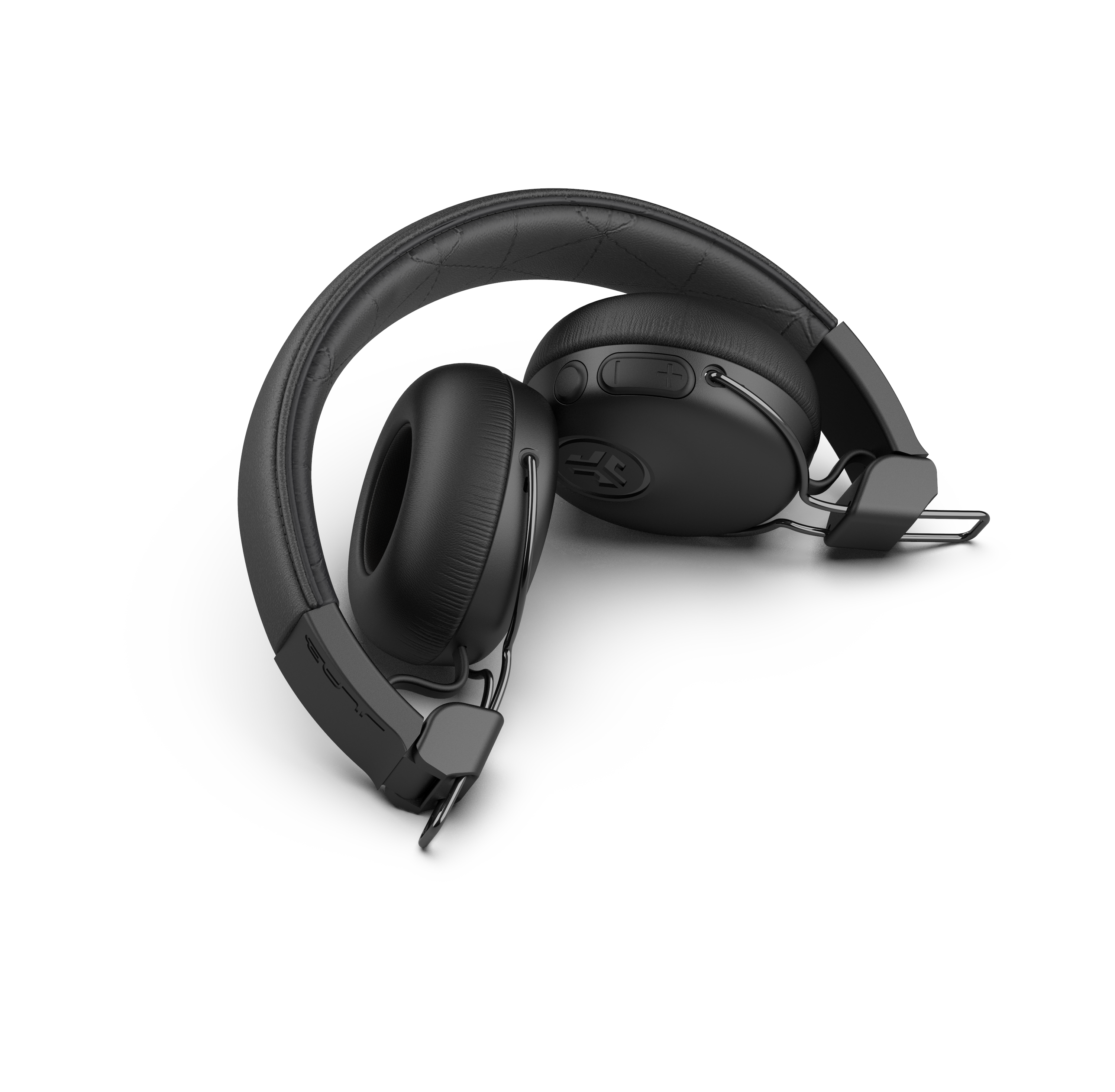 man met Studio Bluetooth draadloze on-ear koptelefoon