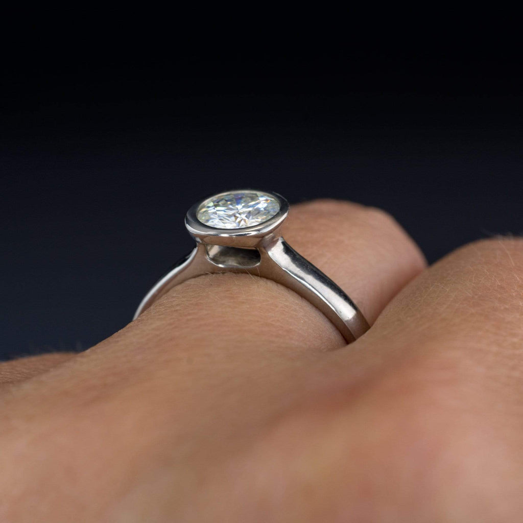 Round diamond ring bezel setting