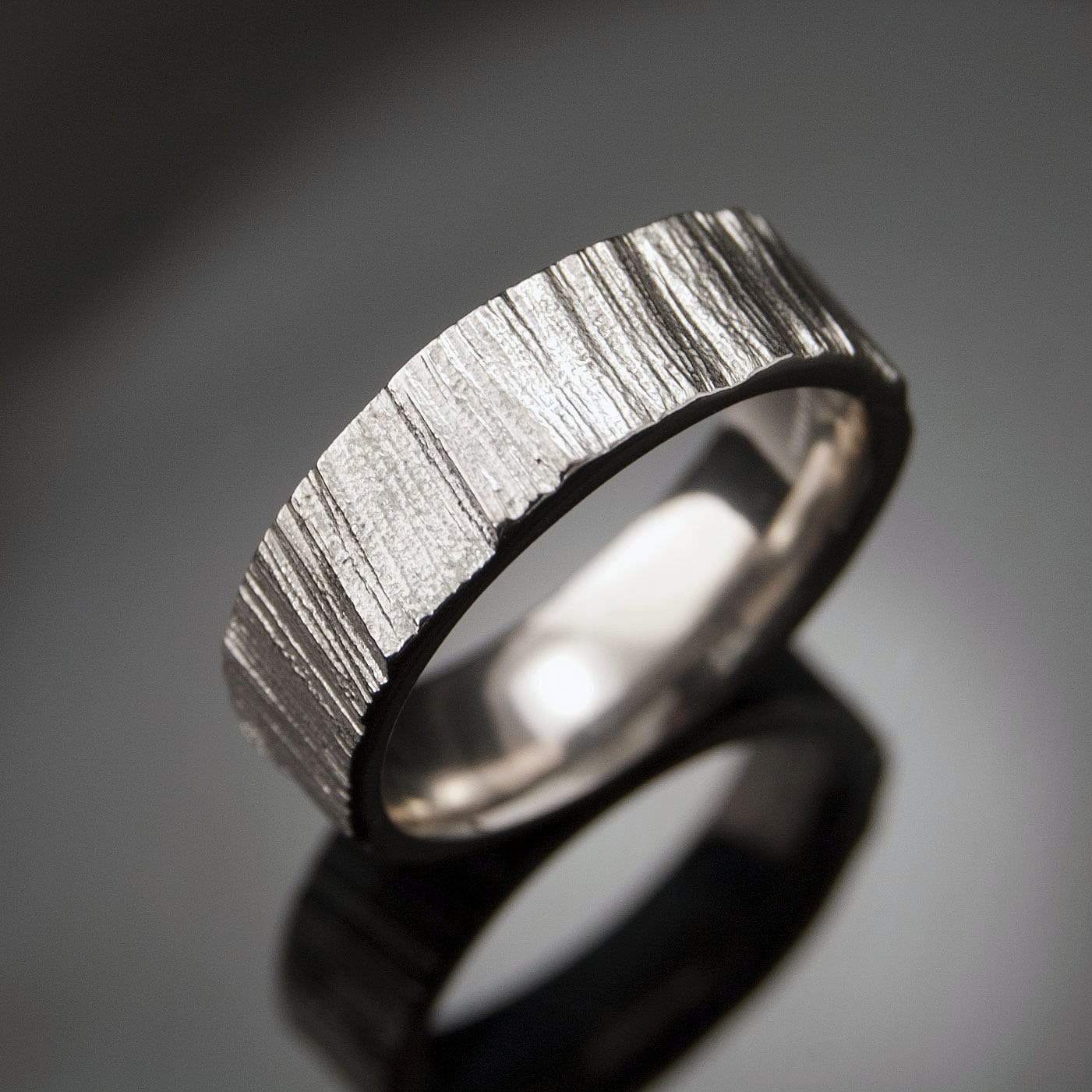 Кольца из белого металла