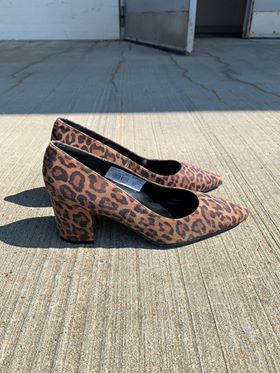 Se Copenhagen Shoes - Jill Pump, 22-0126 - Leopard - 38.5 hos Schou Bertelsen SKO