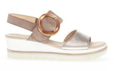 Billede af Gabor - Best Fitting Sandal med kilehæl, 42-0579 - Metal / Beige - 5