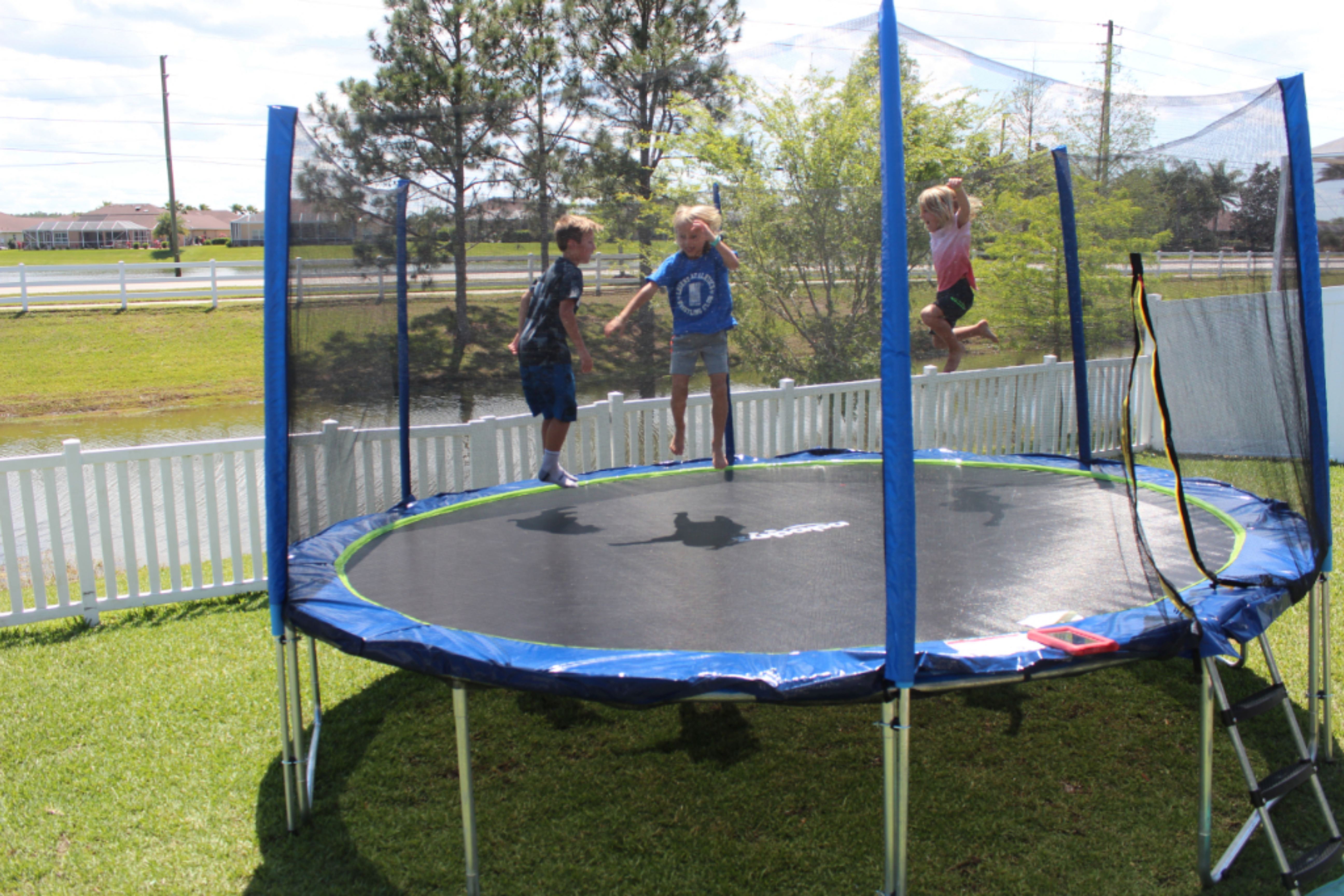 Zupapa backyard trampoline