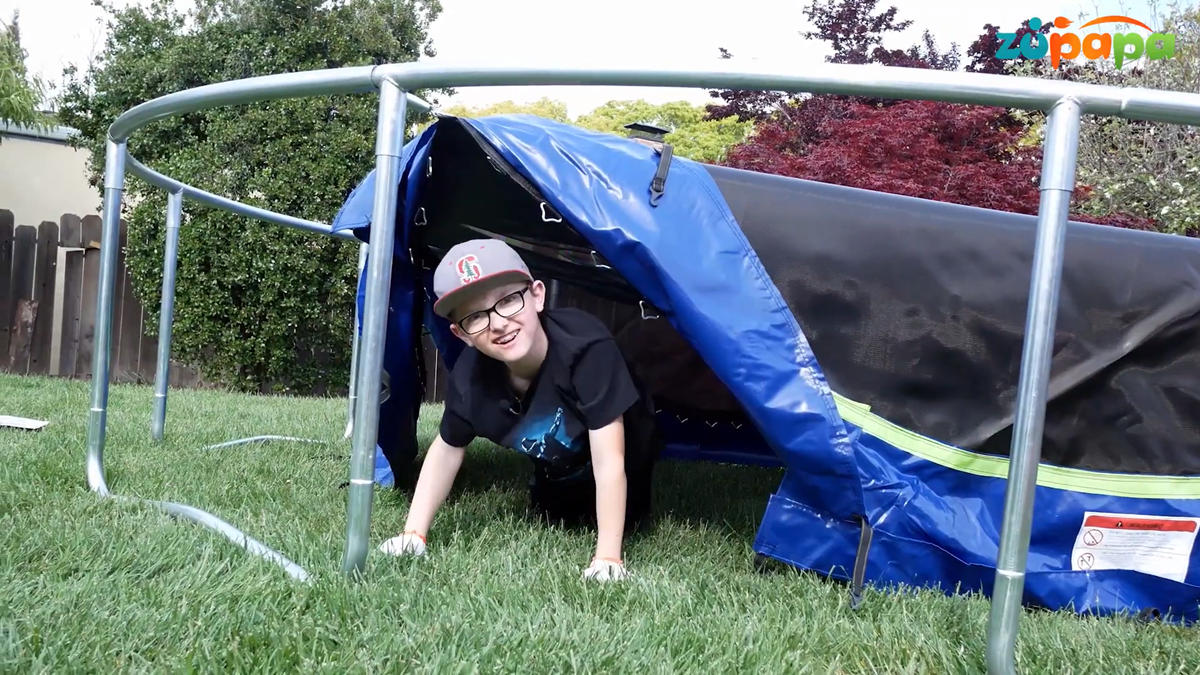 assembly a trampoline - trampoline for kids