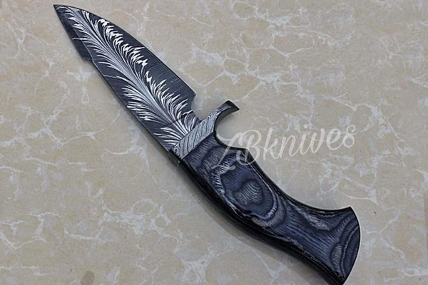 9.5 Inches HAND FORGED Special Feather Damascus Steel Hunting