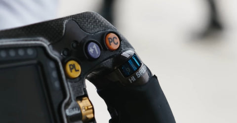 Close up de volante de F1
