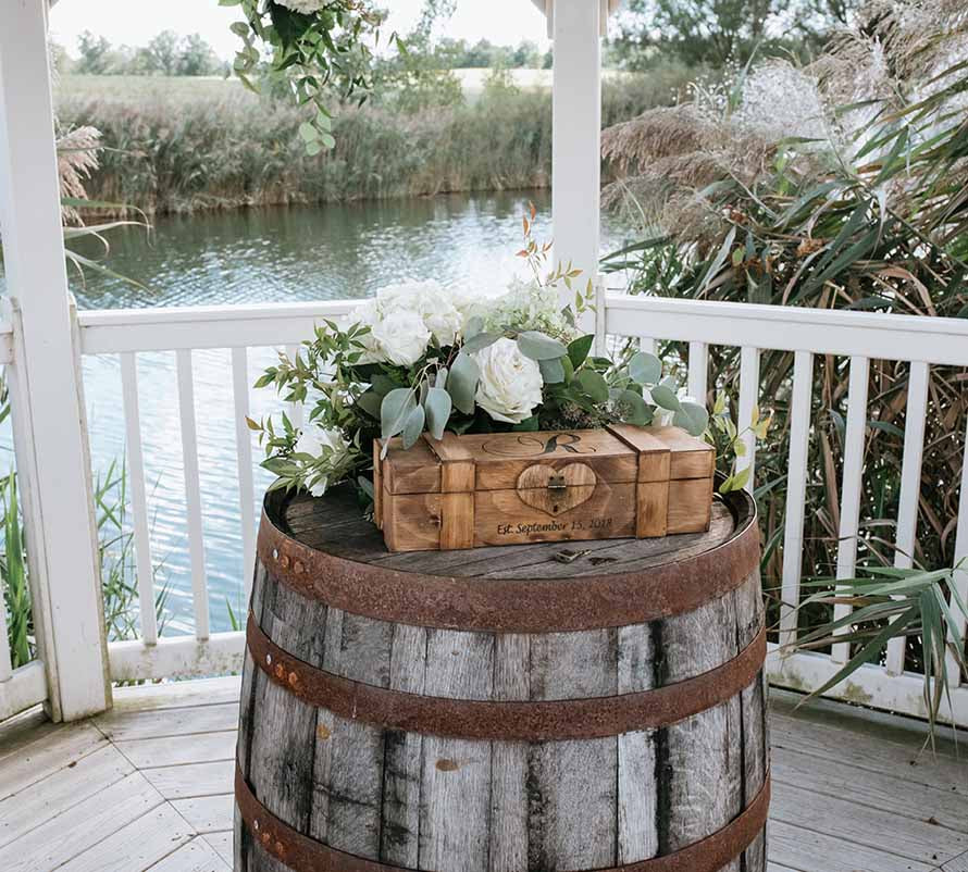 Outdoor wedding floral design techniques | OASIS Floral Products