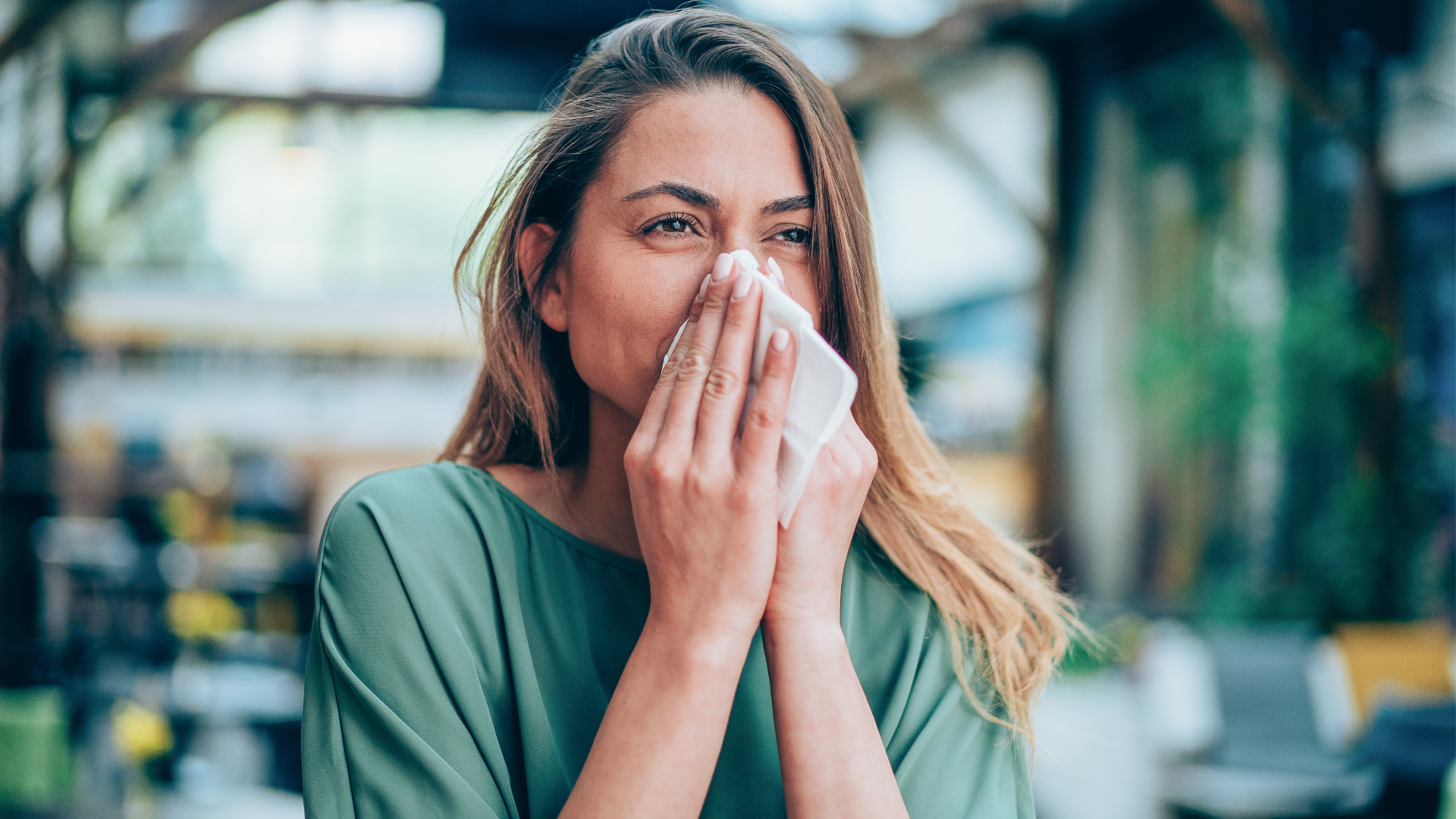 Woman experiencing allergies I KAIBAE
