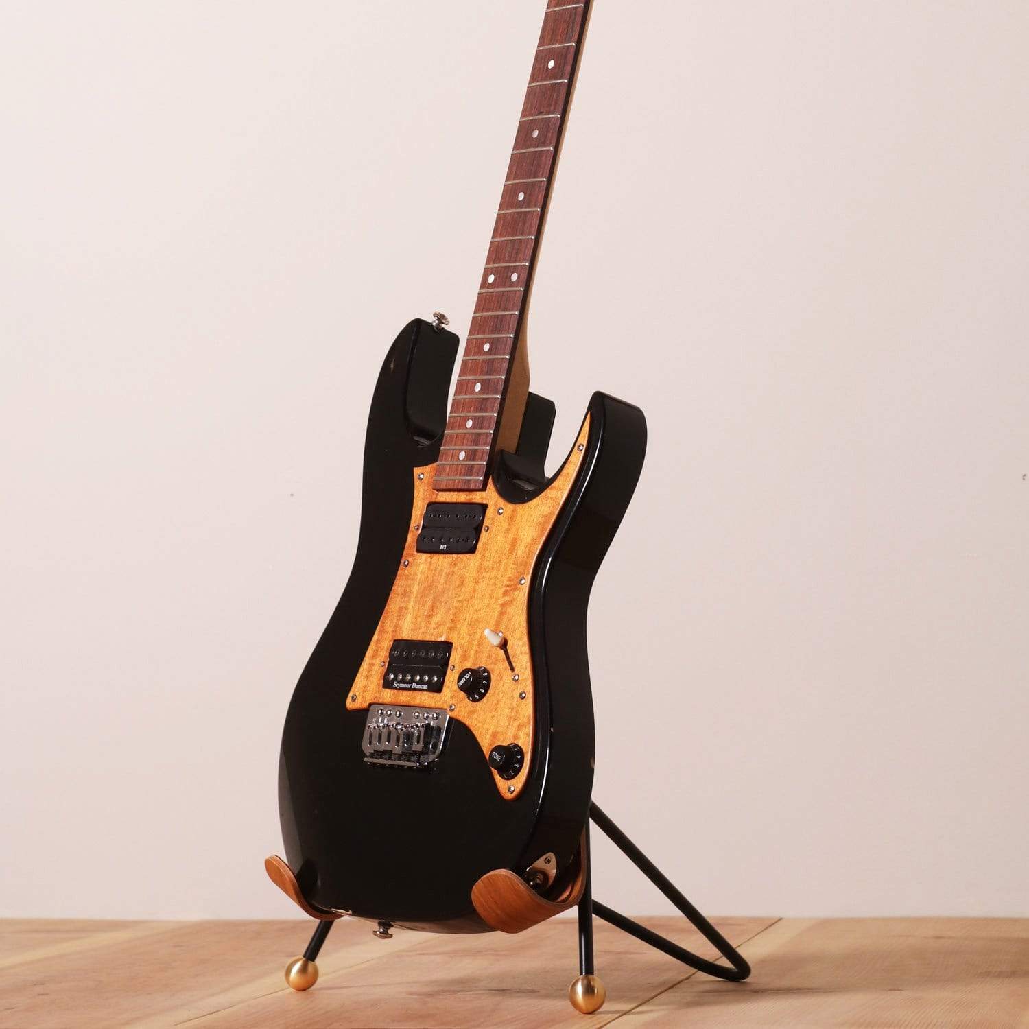 THE ENCORE guitar display stand
