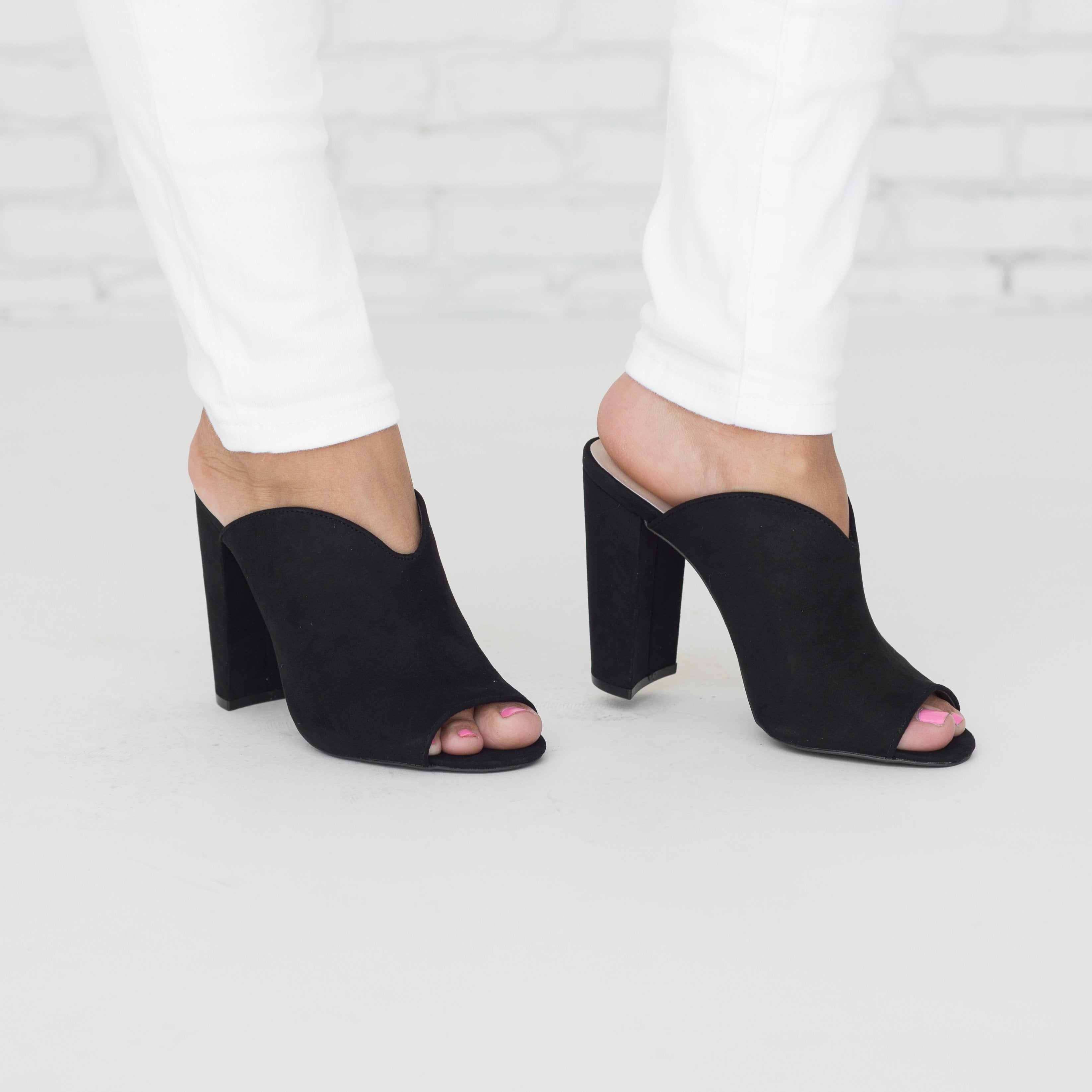 Casual Love Slip On Heels In Black 