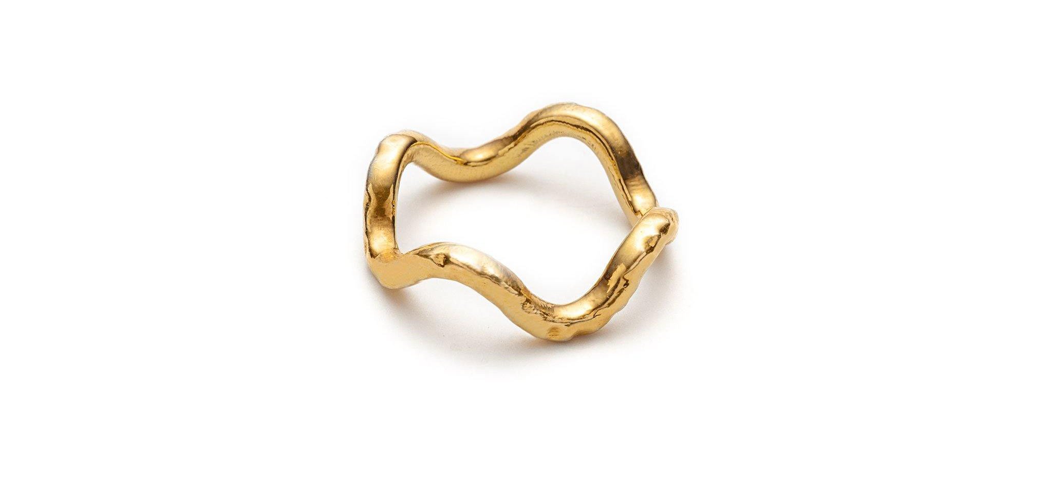 Curvy Gold Plated Ring – Pietra