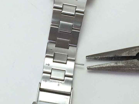 How to adjust the bracelets on SEIKO SARB033 and SARB035.