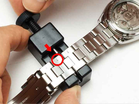 How to adjust the bracelets on SEIKO SARB033 and SARB035.