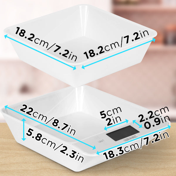 Bilancia da cucina su tavolo con misure relative alla bilancia stessa e la ciotola 