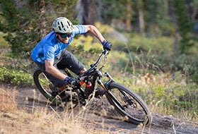 Action Photography: Men's Helium MTB Short performing IRL 1