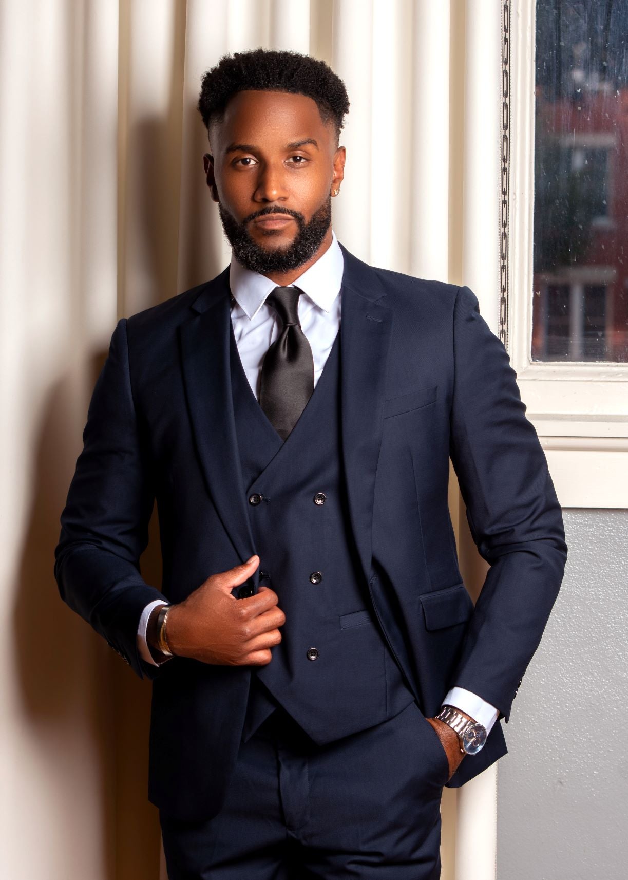 10 Ways to Style Your Navy and Beige Suit for a Sophisticated Look ...