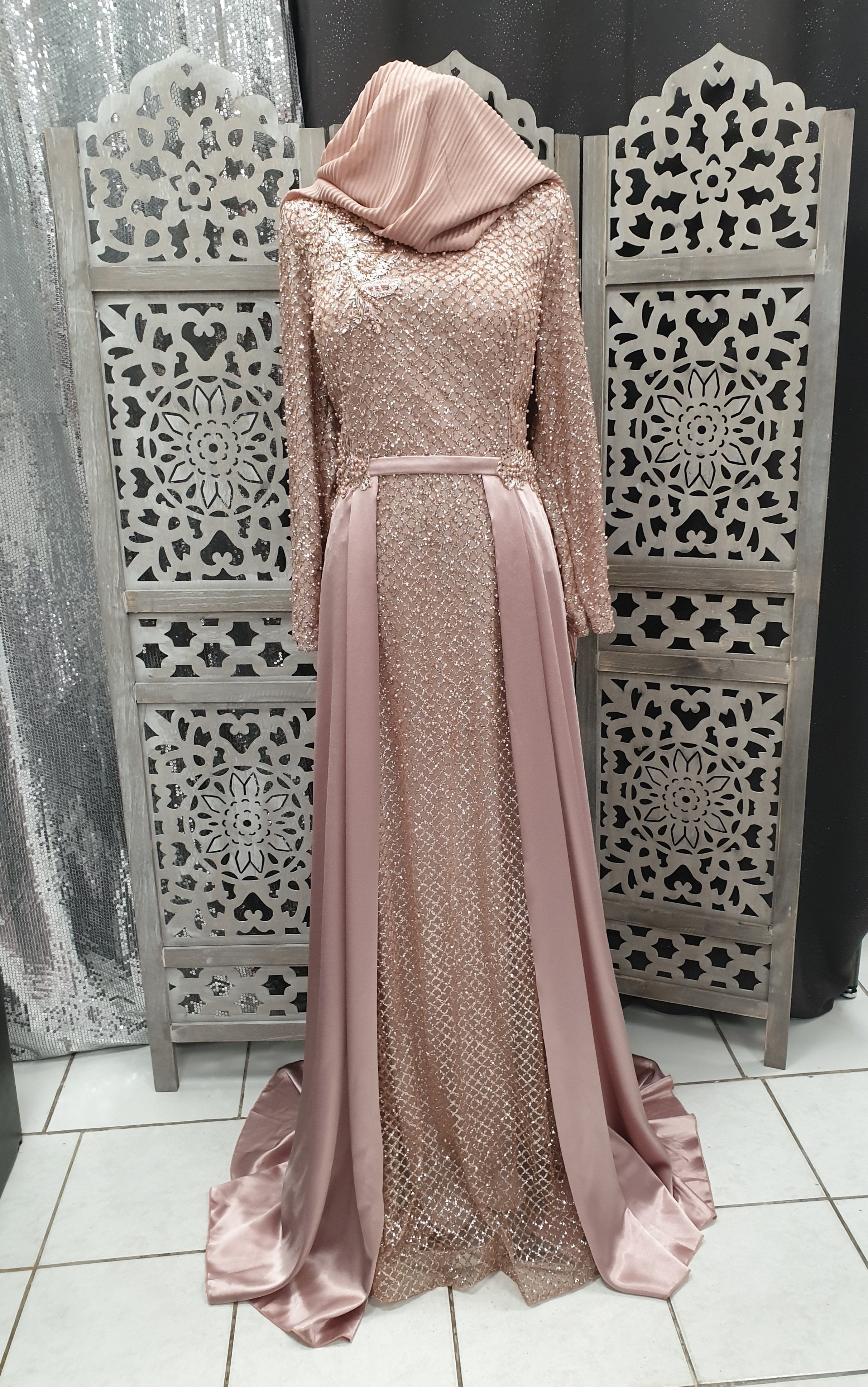  ROBE  DE SOIREE  PEARL ET SATIN Qalam Dress Tendance Hijab 