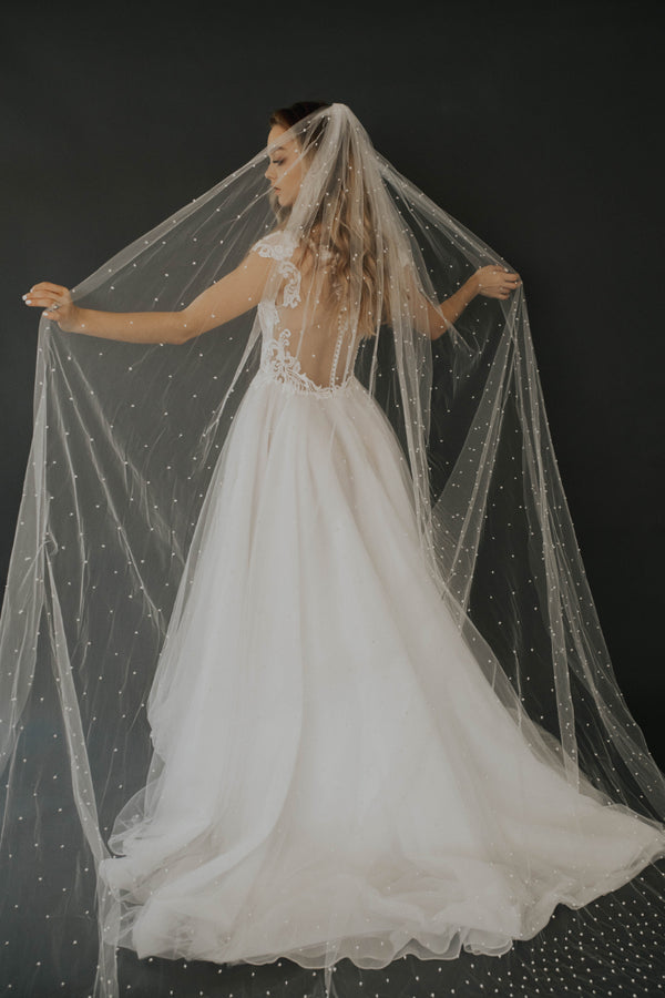 Untamed Petals Oyster Veil Cathedral Circle Cut (Two Tier)