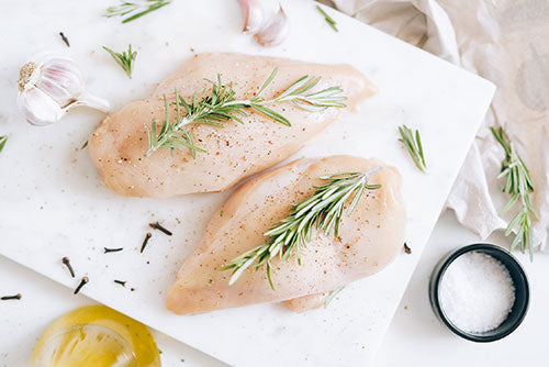 La pechuga de pollo es un alimento rico en proteínas para desarrollar músculo.