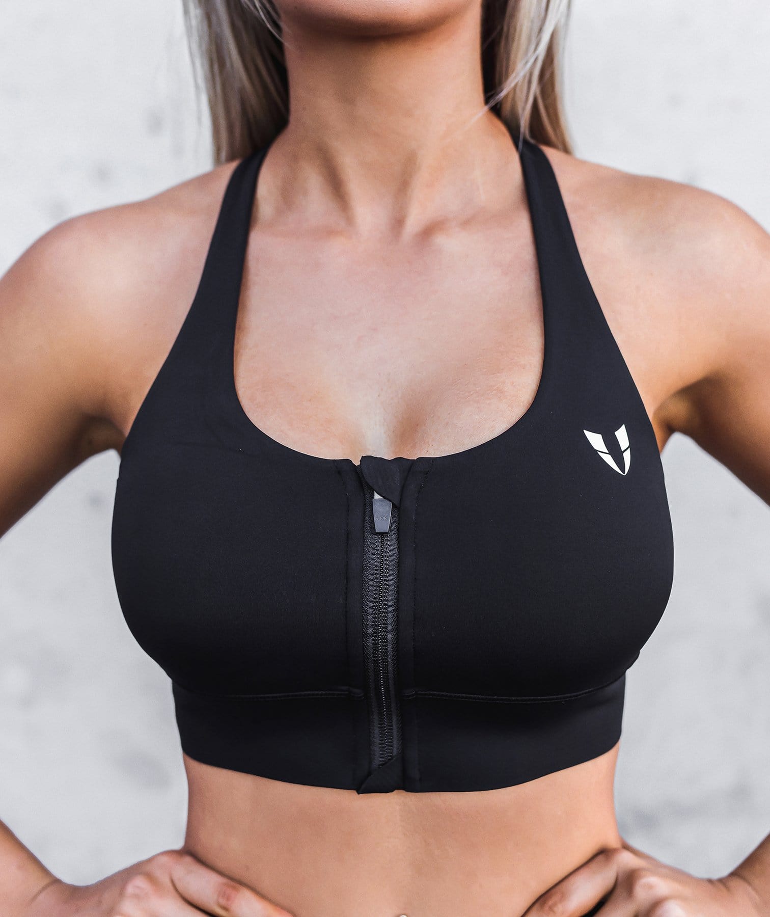 Cross Back Zip Up Sports Bra For Gym Black Firm Abs