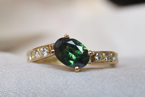 Unheated green sapphire ring with diamonds - Anpé Atelier CPH