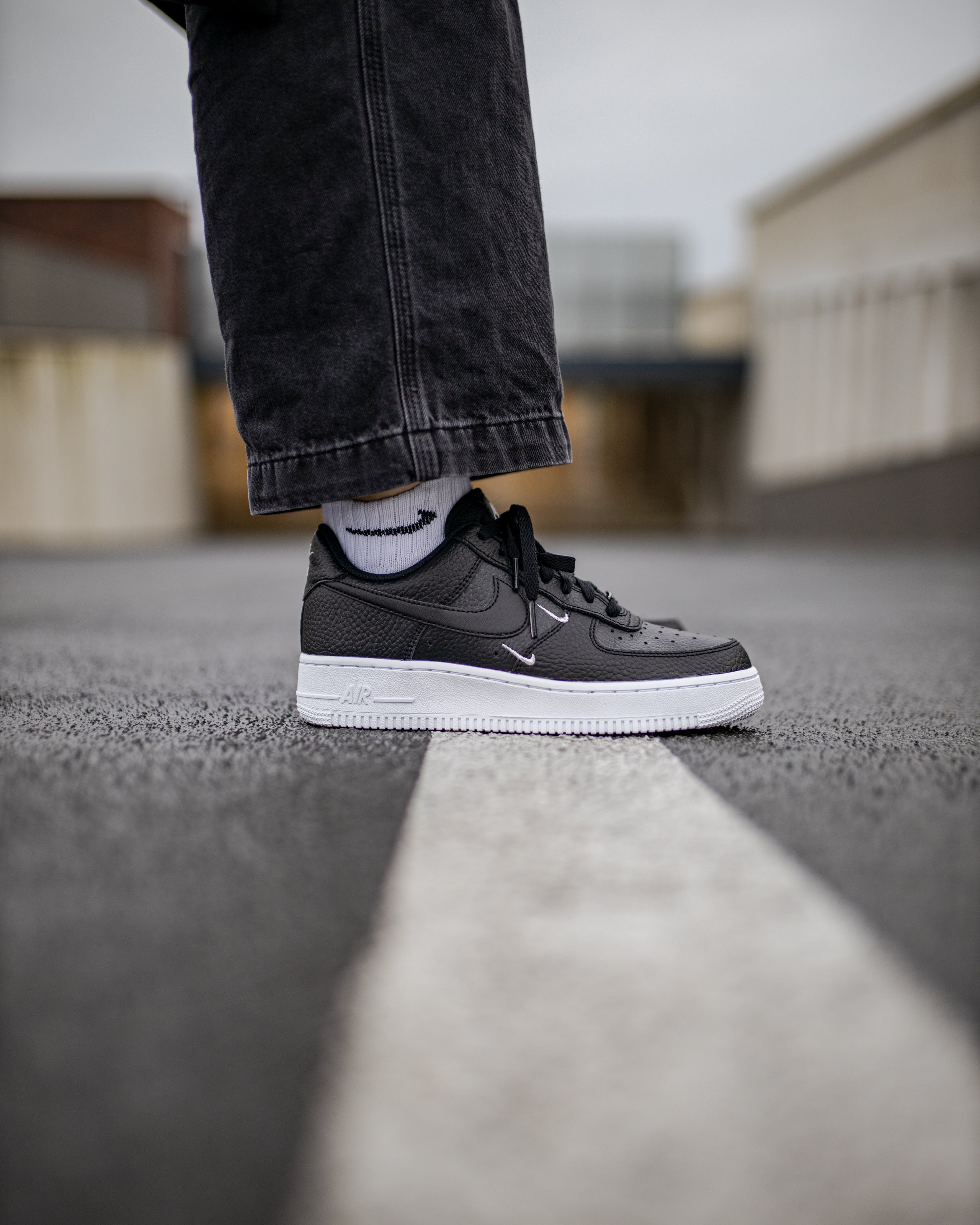 Nike Air Force 1 Low LV8 Black/White DQ5020-010