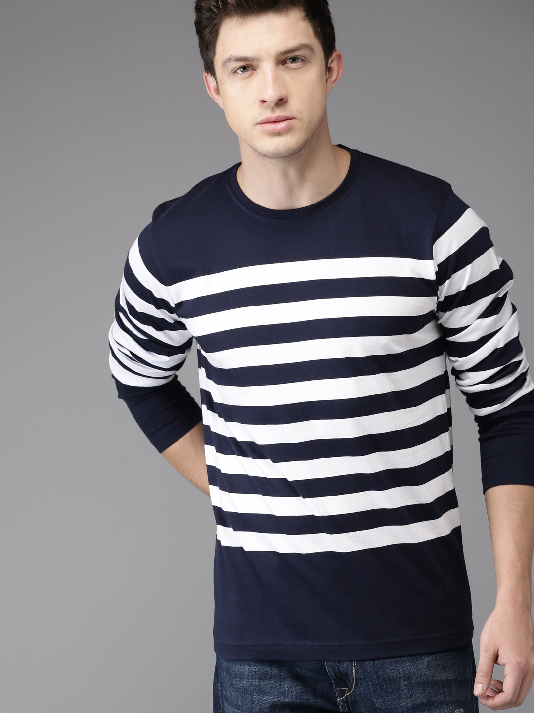 Men Navy Blue & White Striped Round Neck T-shirt – twenindia
