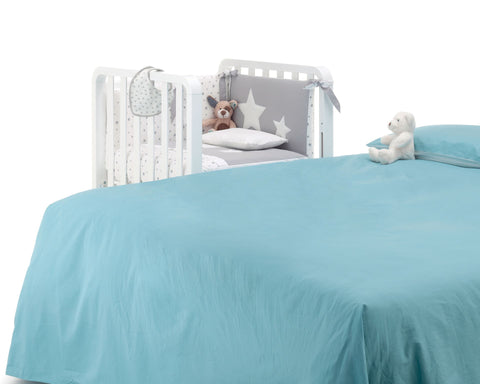 White baby cot Baby room design with a white cot White furniture for the baby room Modern white baby cot Decoration ideas with a white cot for the baby room White baby cots Choosing a white cot for newborns White wooden cot for babies Furniture trends for babies: white cribs Integrating a white crib into the design of the baby's room