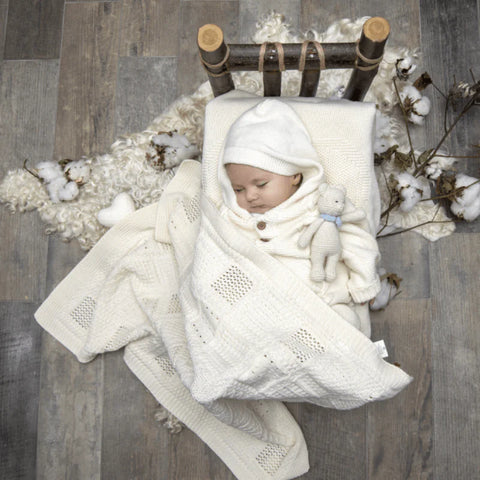 Knitted Blanket Bed