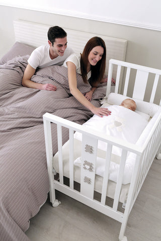 Soluții Compacte Mobilierul Ideal pentru Spații Mici Colectia Mini Patut Bebe Cosleeper Lemn Fag Mini Masa de Înfașat Mini & Organizator Erbesi Patuturi Co-Sleeping Patut Co-Sleeper Atasabil Contact Dido Patut Bebeluși Transformabil 9 în 1 Glam Patut Co-Sleeping Ninna Mobilier Camera Bebelușului