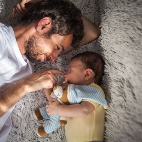 father and newborn