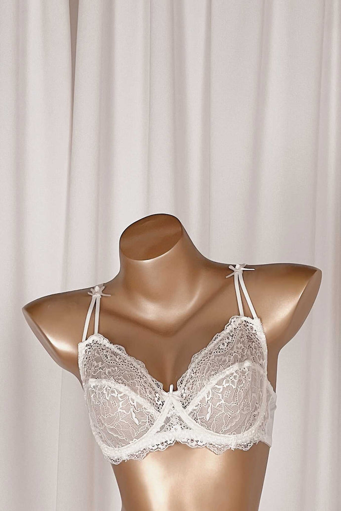 Lace bra with underwire and padding