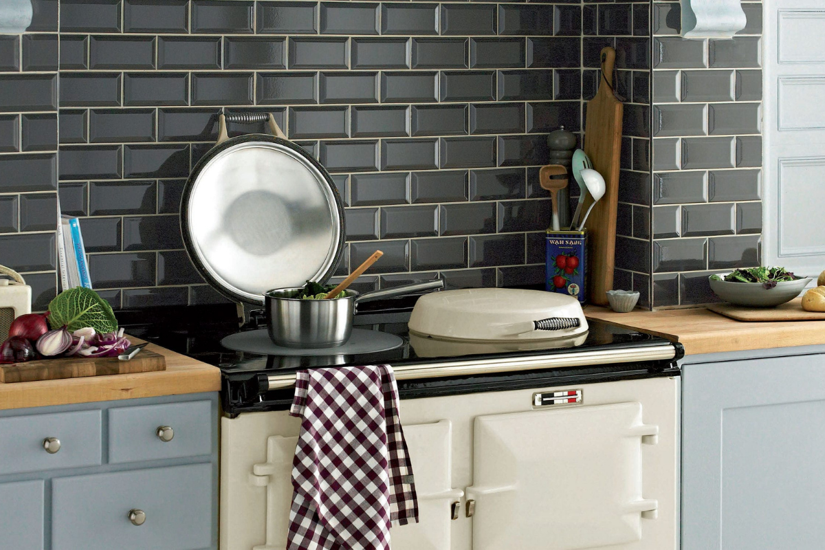 Metro Bevel Gloss Black Wall Tile 10cm x 20cm