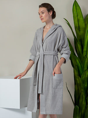 SEYANTE GOTS-certified bathrobe, highlighting its luxury and eco-friendly features