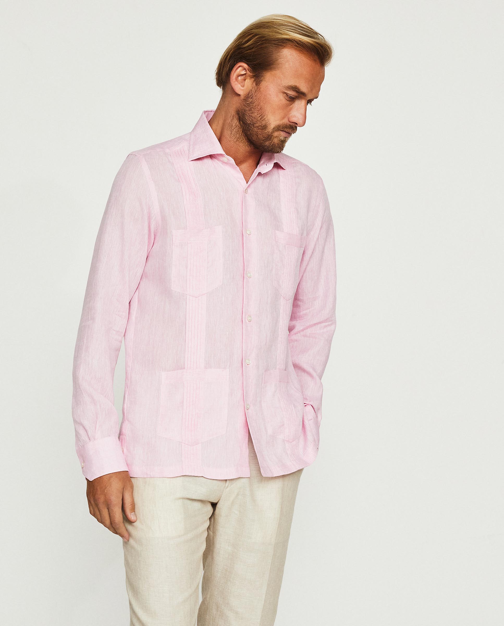 Guayabera lino manga larga cuatro bolsillos rosa by – 05995-0051 | MIRTO