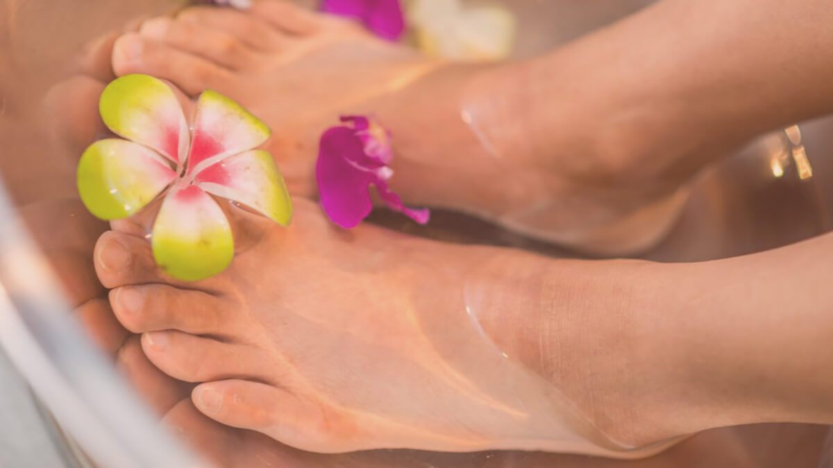 Enjoy a long and refreshing detox foot soak
