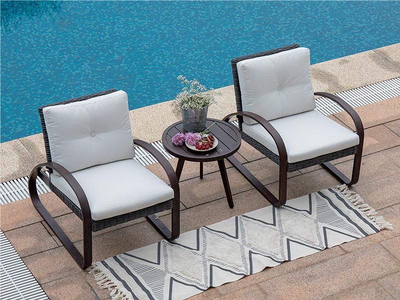 Aluminum Outdoor Armchair Set beside the swimming pool