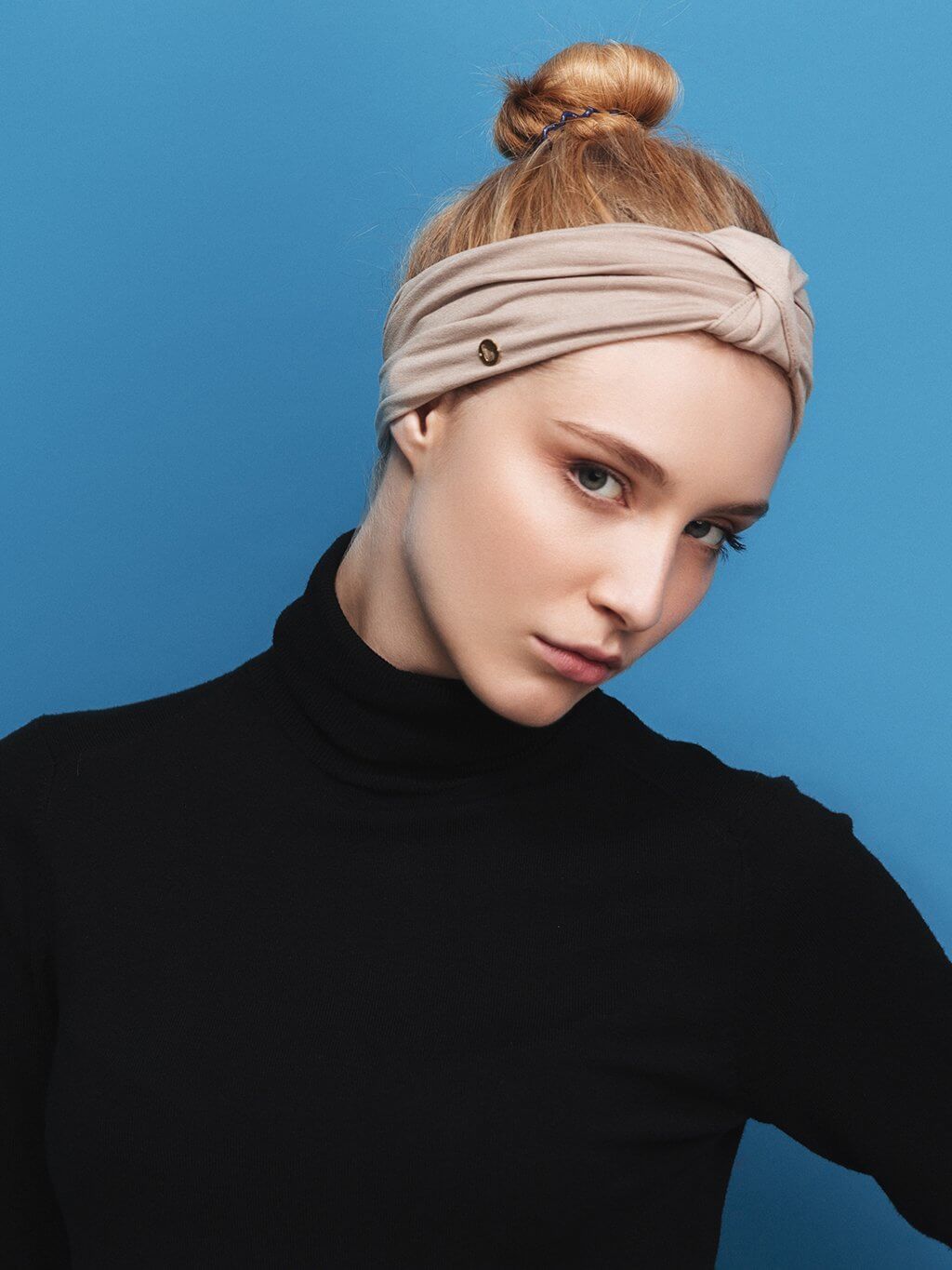 BLOM Original headband for women in Taupe. Multi style, wear 14+ ways