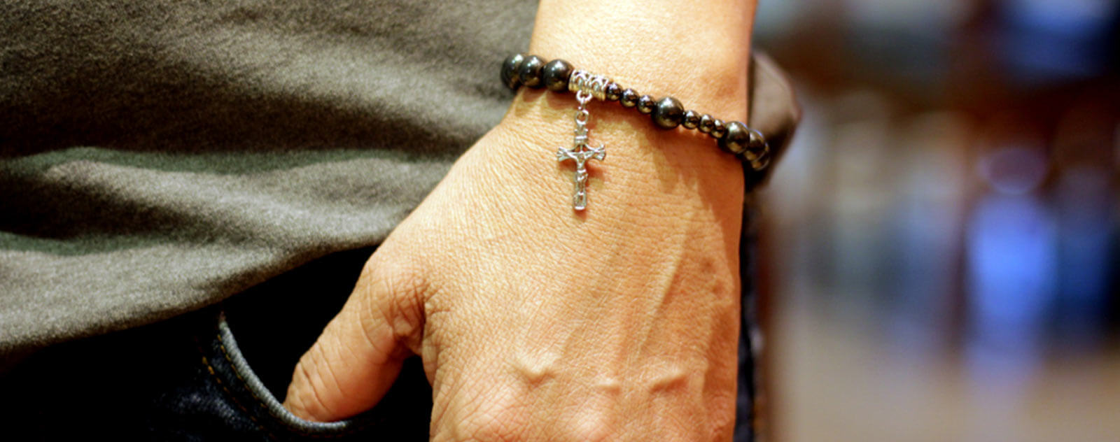 bracelet-avec-croix-pour-homme