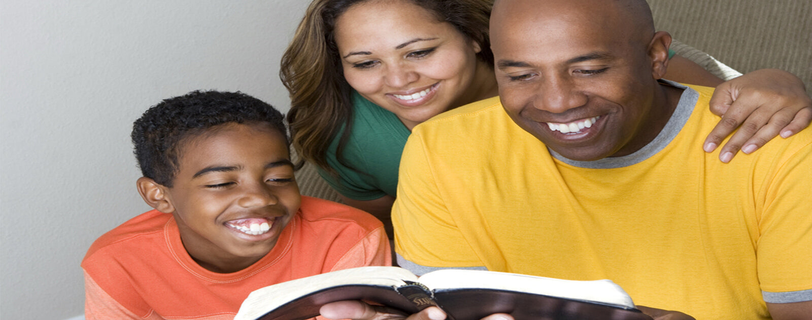 Read-lA-bible-en-Famille