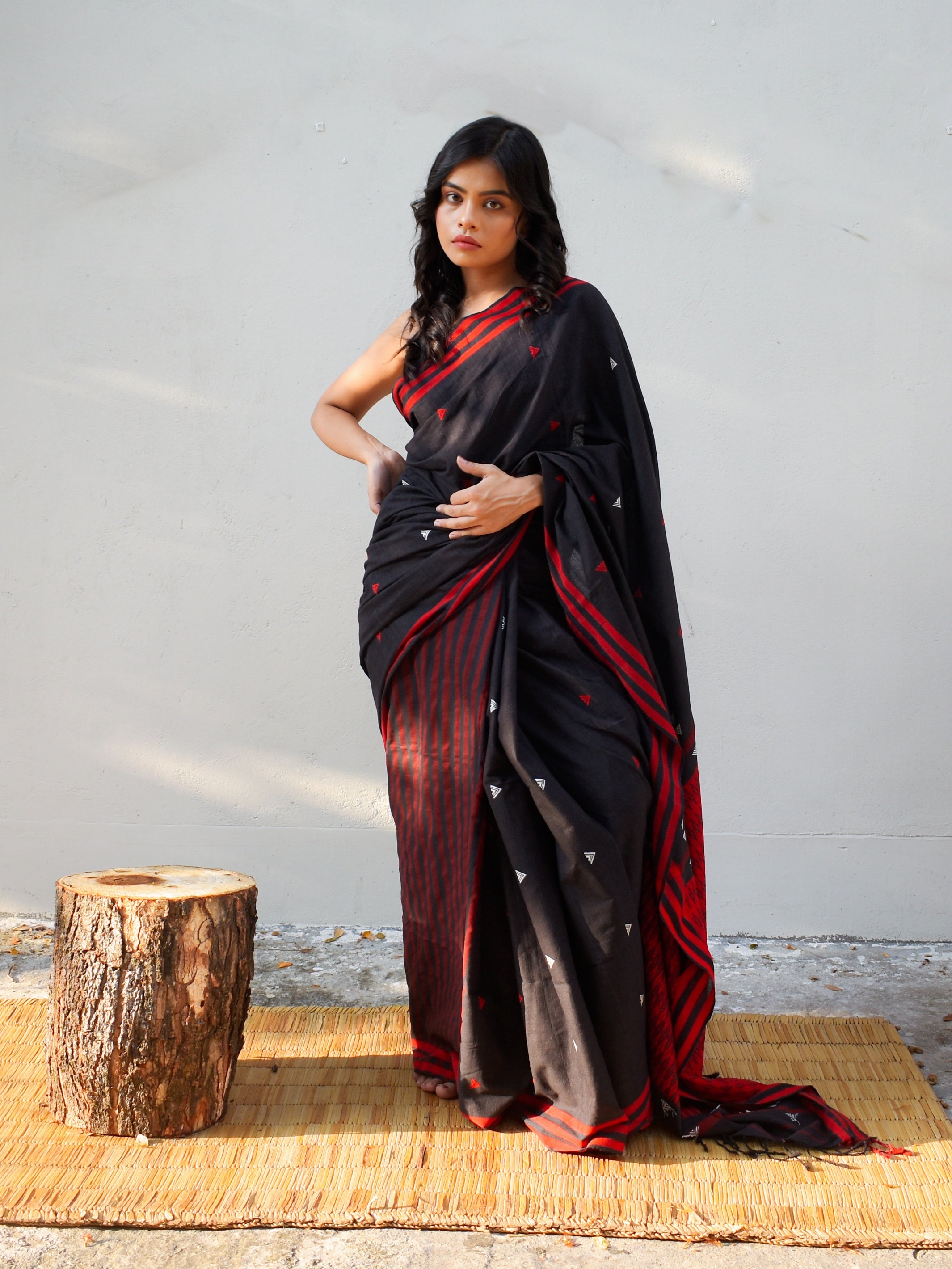 Black & Red Pure Matka Silk Saree - Dhunki fashion